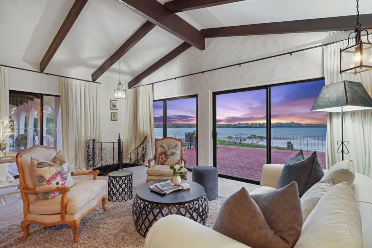 Magnificent Beachfront Mansion - Pool - Fireplace Auckland Exterior photo