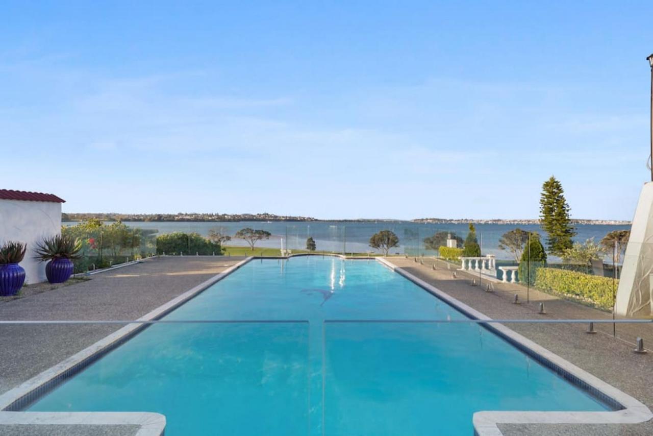 Magnificent Beachfront Mansion - Pool - Fireplace Auckland Exterior photo