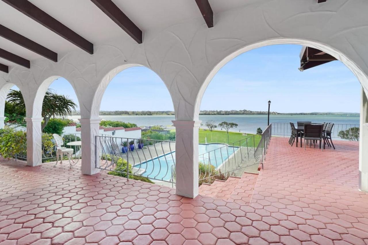 Magnificent Beachfront Mansion - Pool - Fireplace Auckland Exterior photo