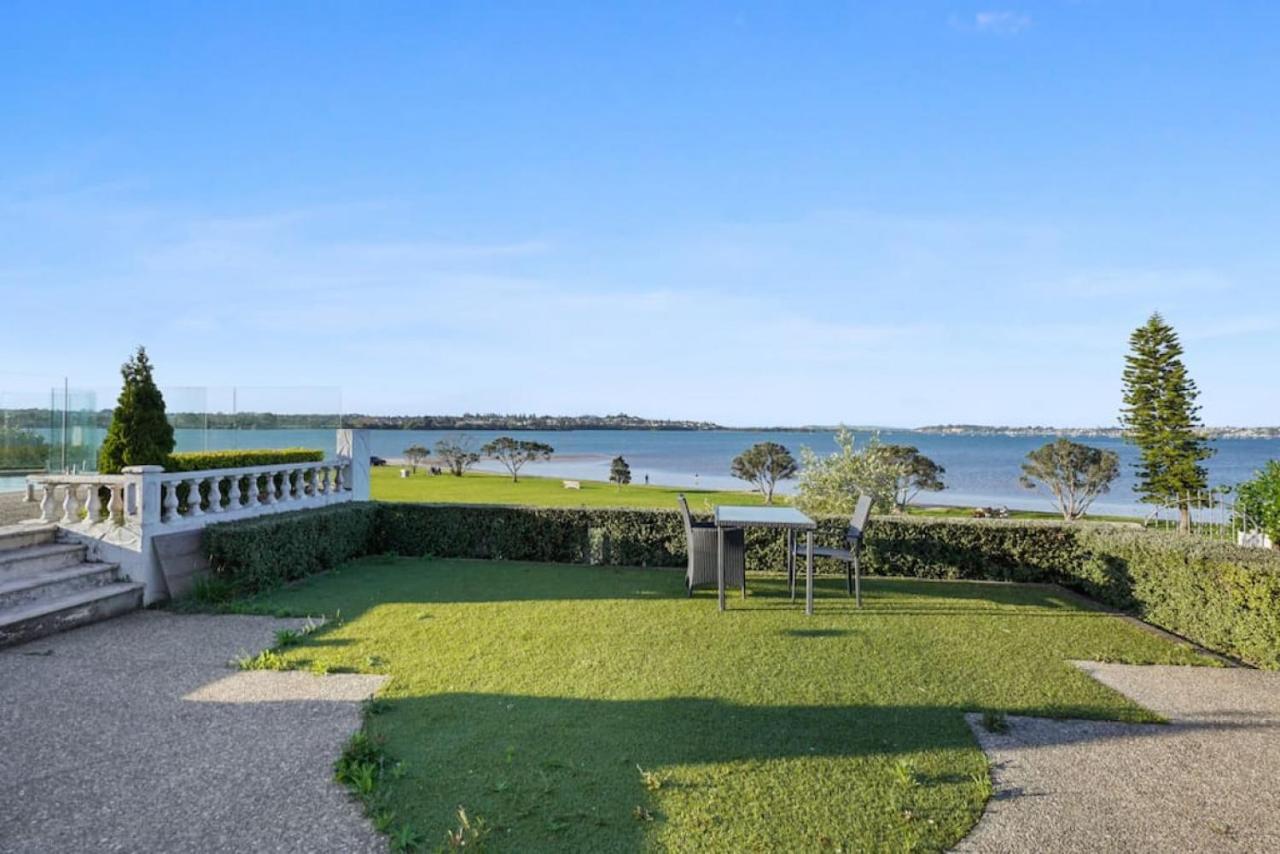 Magnificent Beachfront Mansion - Pool - Fireplace Auckland Exterior photo