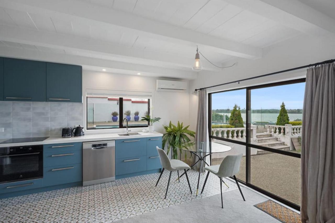Magnificent Beachfront Mansion - Pool - Fireplace Auckland Exterior photo