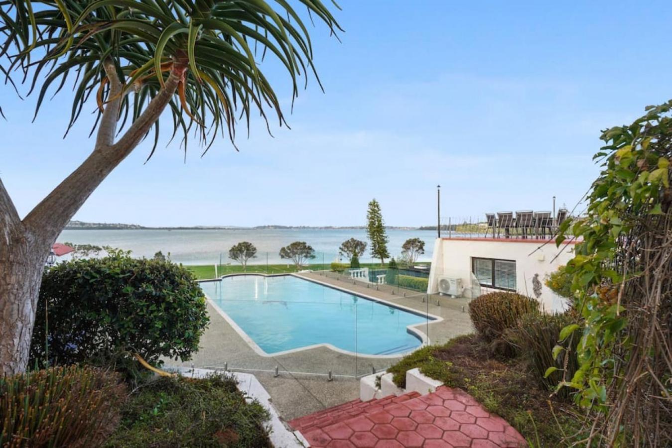 Magnificent Beachfront Mansion - Pool - Fireplace Auckland Exterior photo