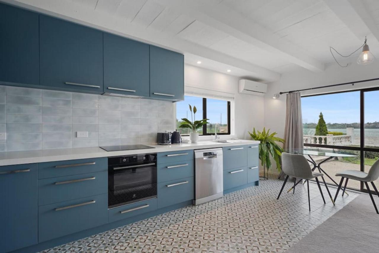 Magnificent Beachfront Mansion - Pool - Fireplace Auckland Exterior photo