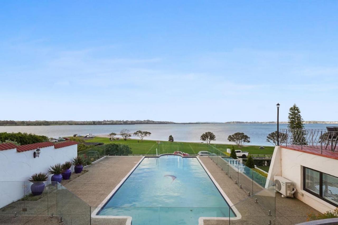 Magnificent Beachfront Mansion - Pool - Fireplace Auckland Exterior photo